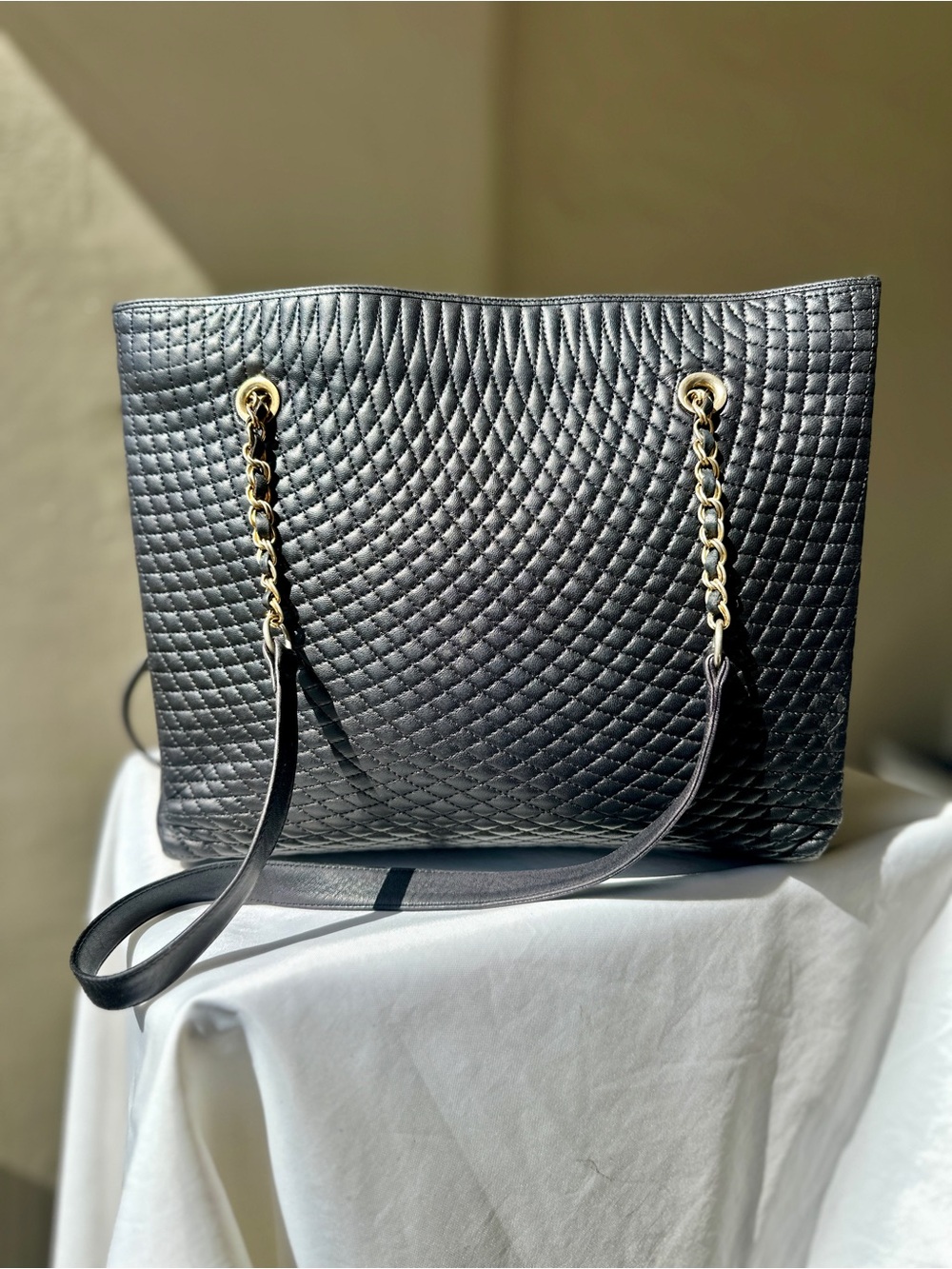 BALLY Black Quilted Lambskin Tote Chain Shoulder Bag Gold Italy - Picture 3 of 16